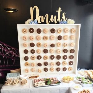 Table donut wall